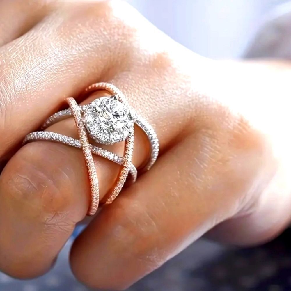 Elegant two-tone wedding ring sz 5